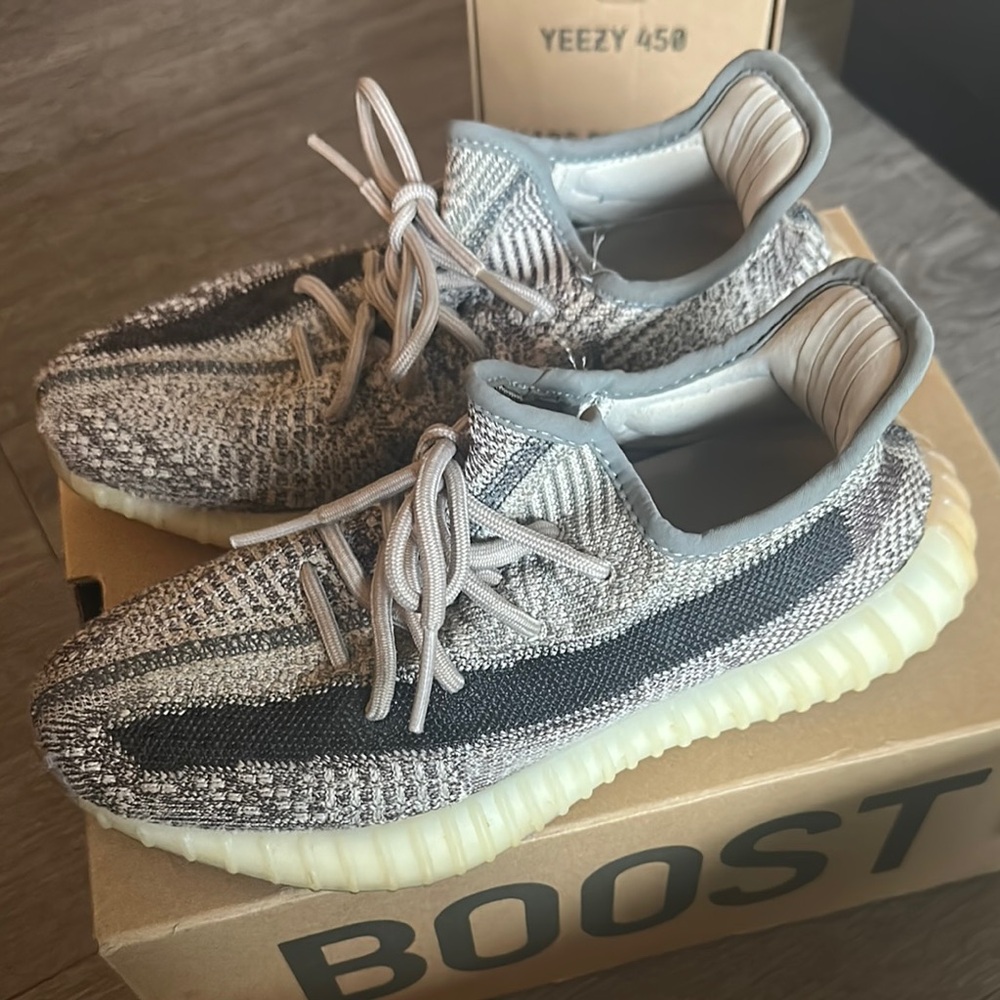 Yeezy Boost Sneakers in Gray and Black - Picture 4 of 7